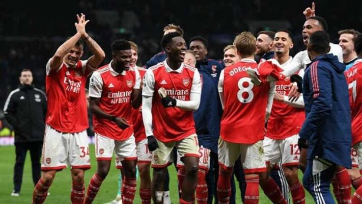 Arsenal gặp đầy khó khăn