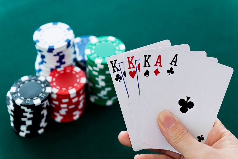 Học hỏi cách quản lý bankroll khi tham gia poker uk88