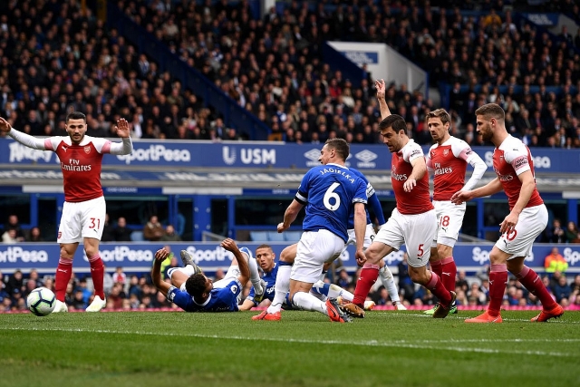 Soi kèo hiệp 1 giữa 2 đội tuyển Everton vs Arsenal