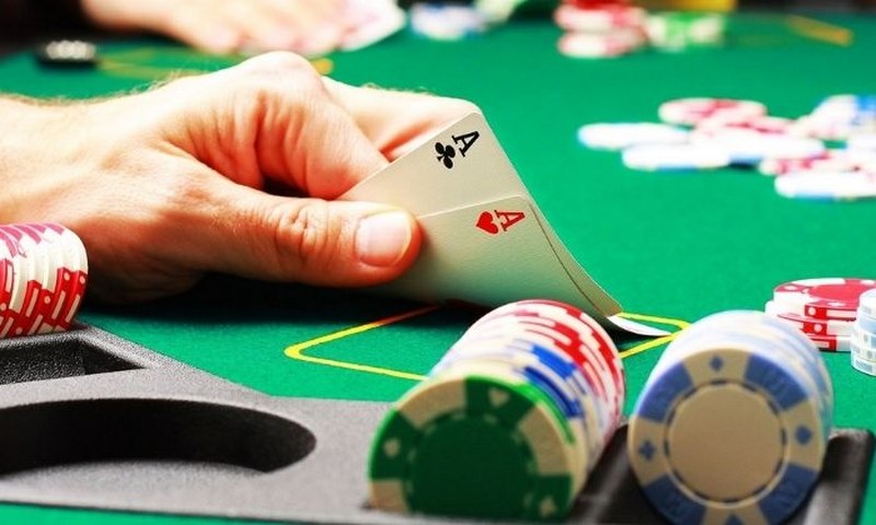 không làm lộ bài chơi poker uk88